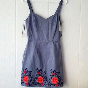 NWT Francesca's Collections Mi Ami Denim Chambray Embroidered Floral Dress XS